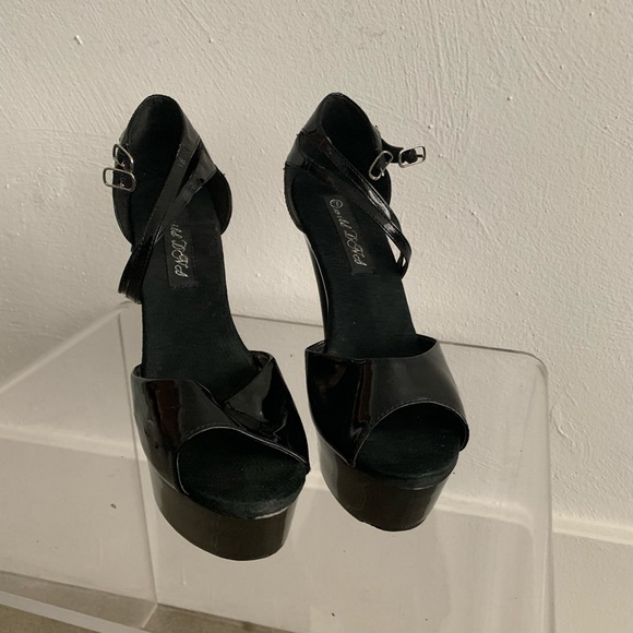 Patent leather platform stiletto heels. - Picture 2 of 5